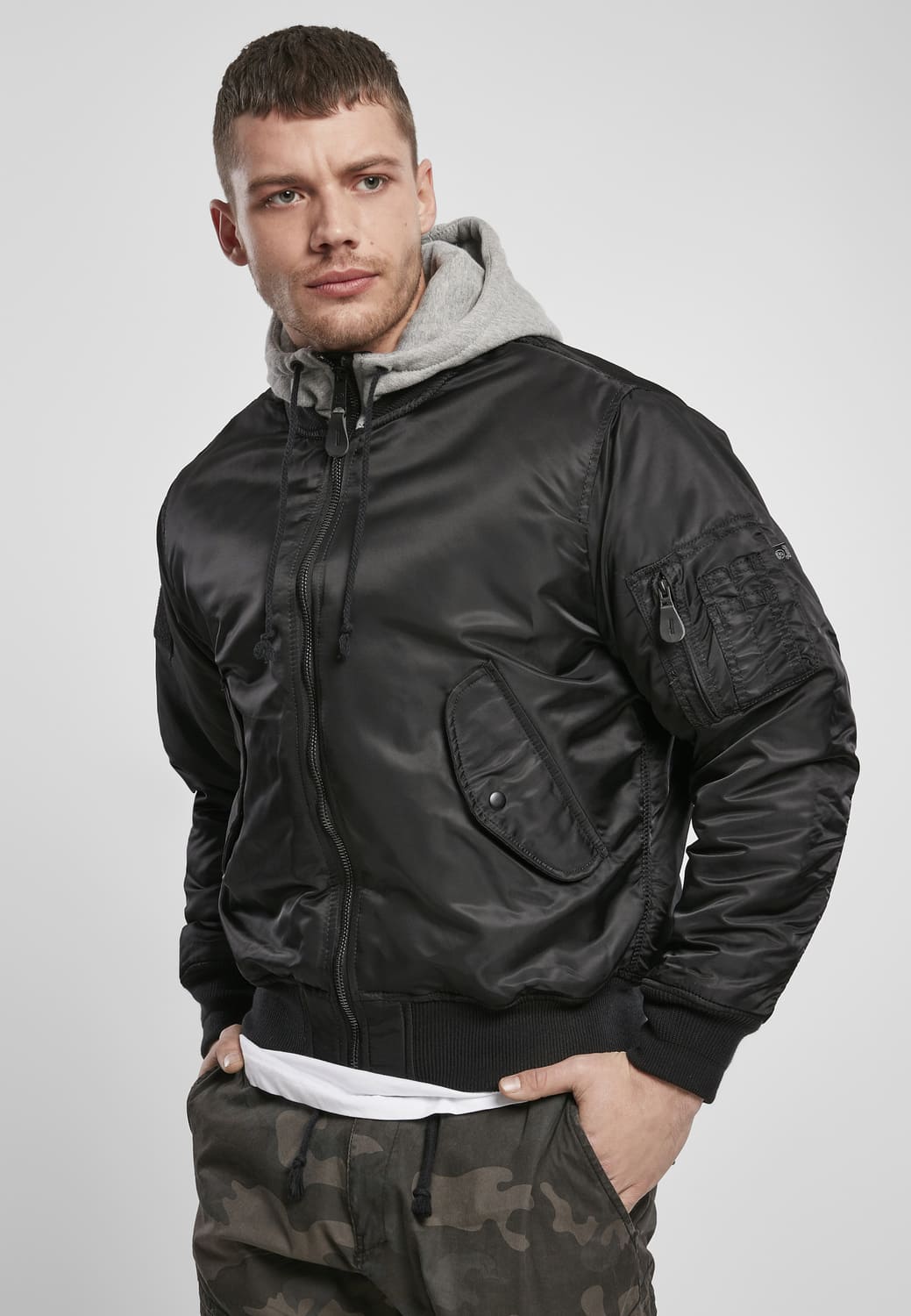 BD3150-00029-0231 Bomber con cappuccio MA1 Brandit nero/grigio 7XL