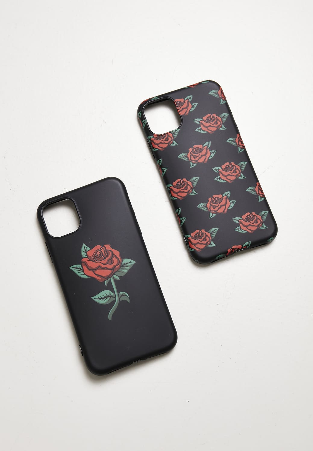 MT2133-01250-0050 Custodia smartphone Set Roses Allover iPhone 11 nero/bianco/rosso