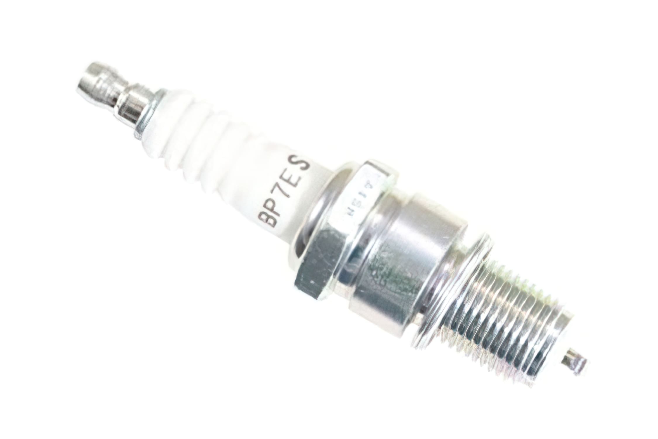 L-SAZNGKBP7ES Spark plug NGK BP7ES (2412)